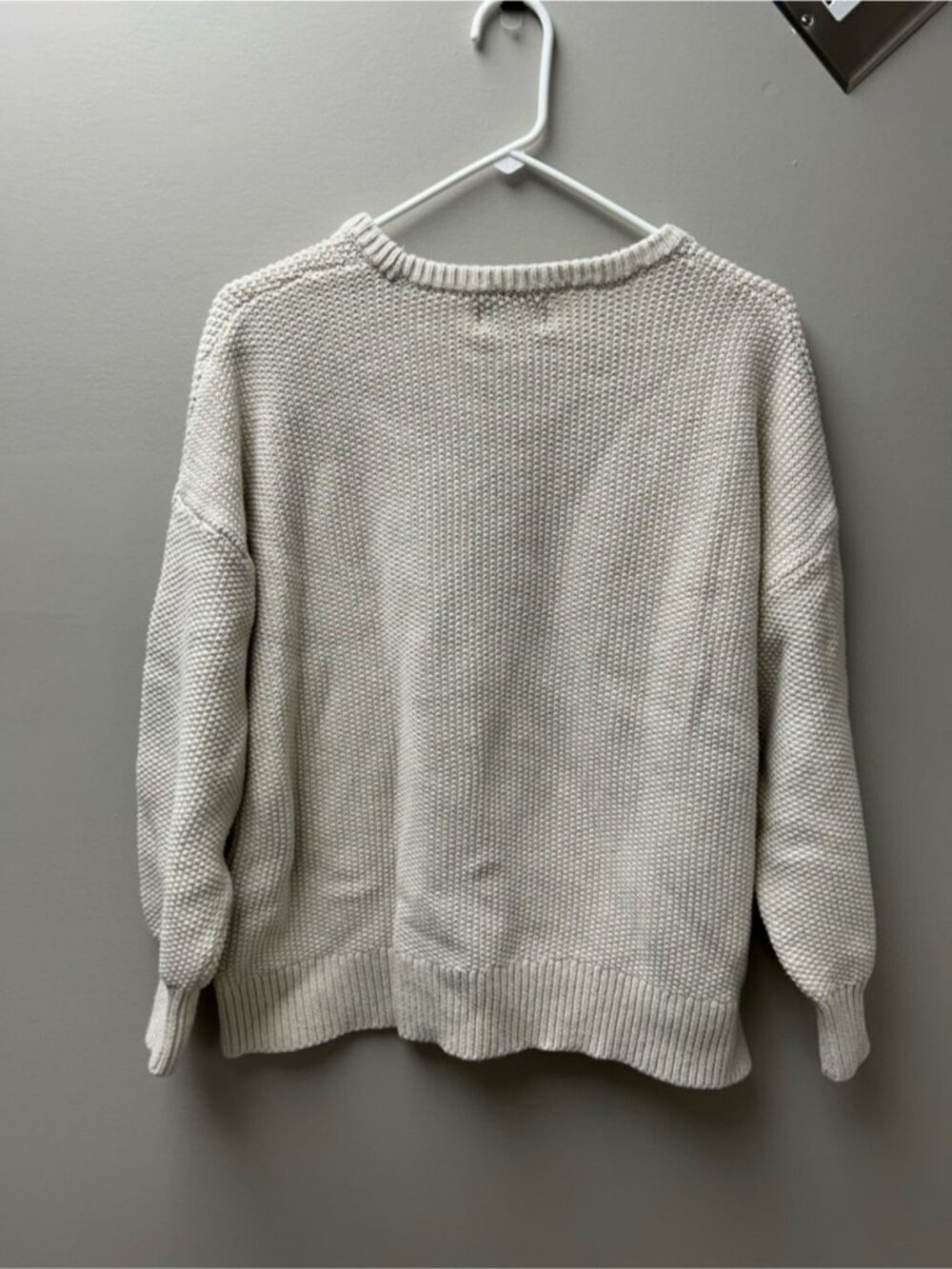 Old Navy Women’s Beige‎ Knit Crewneck Sweater - Picture 3 of 5